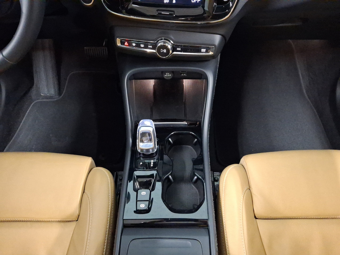 2022 Volvo XC40 Inscription T4