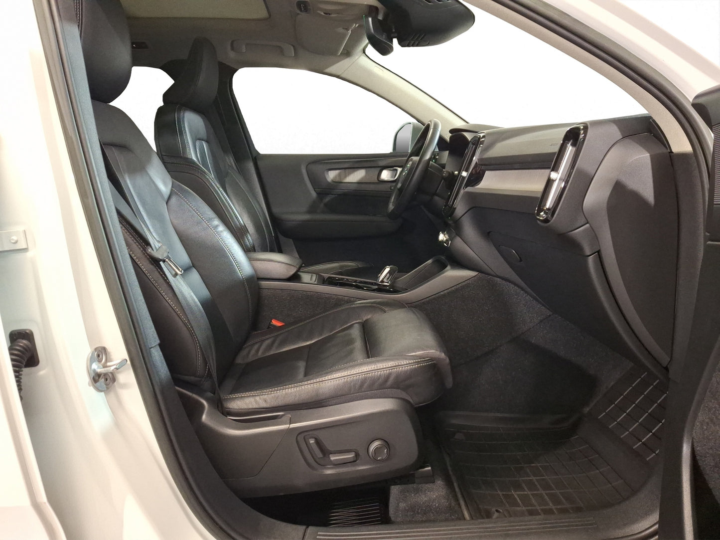 2022 Volvo XC40 Inscription T4