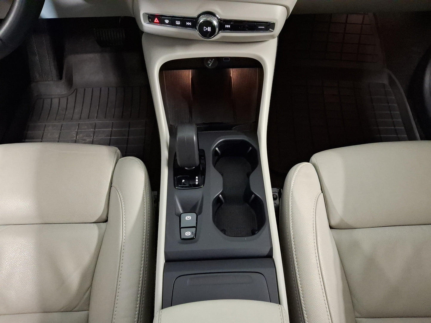 2024 Volvo XC40 B4 Plus Mild Hybrid
