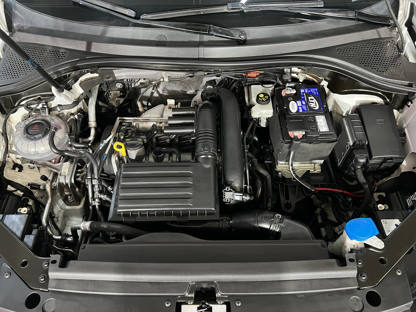 2022 Volkswagen Tiguan R-Line
