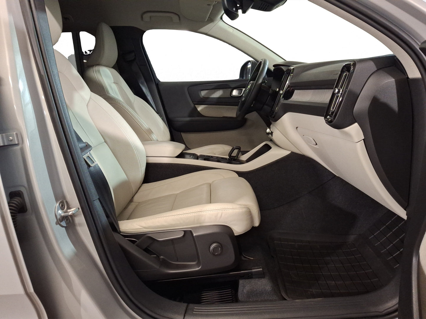 2024 Volvo XC40 B4 Plus Mild Hybrid