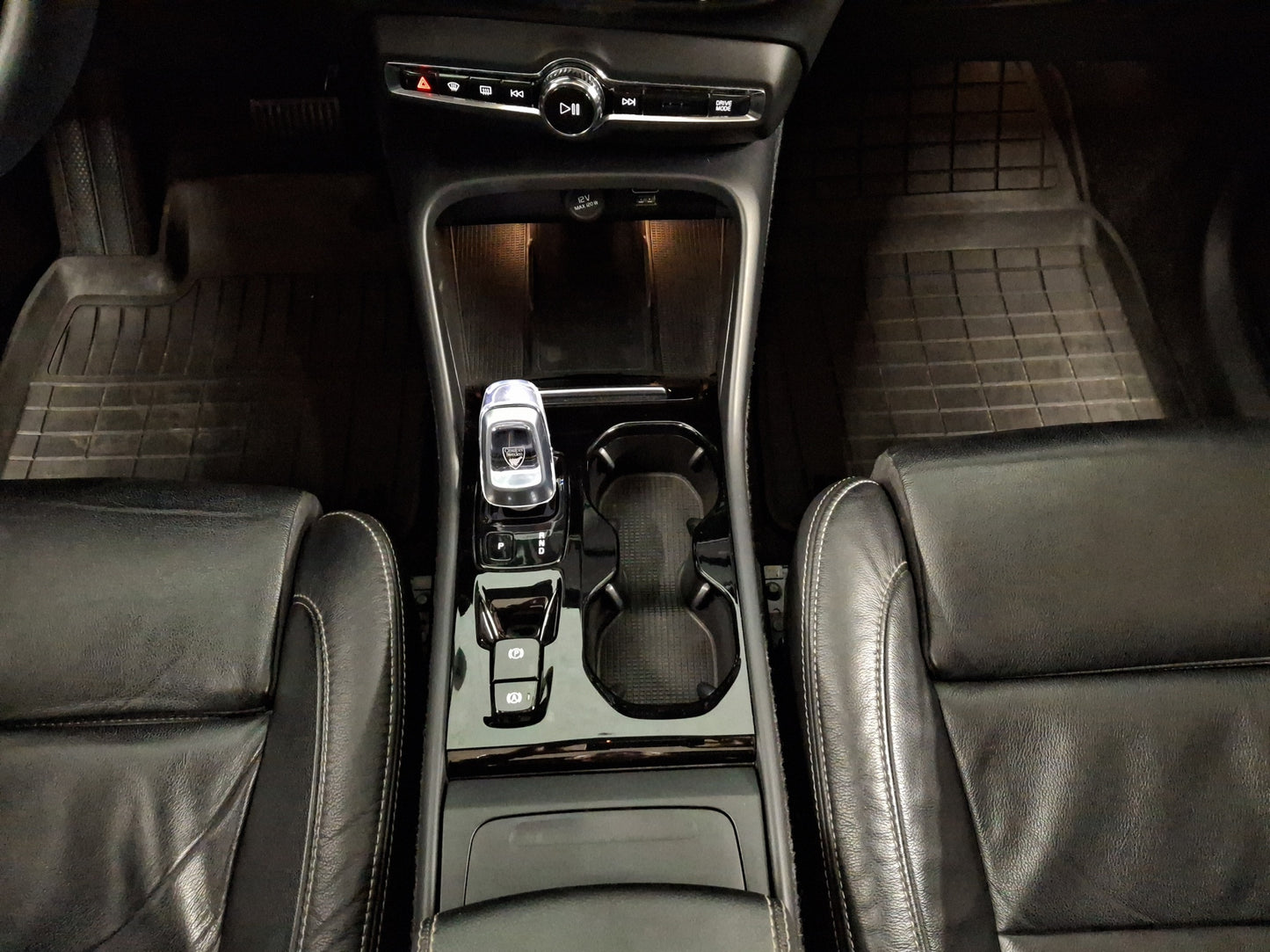 2022 Volvo XC40 Inscription T4
