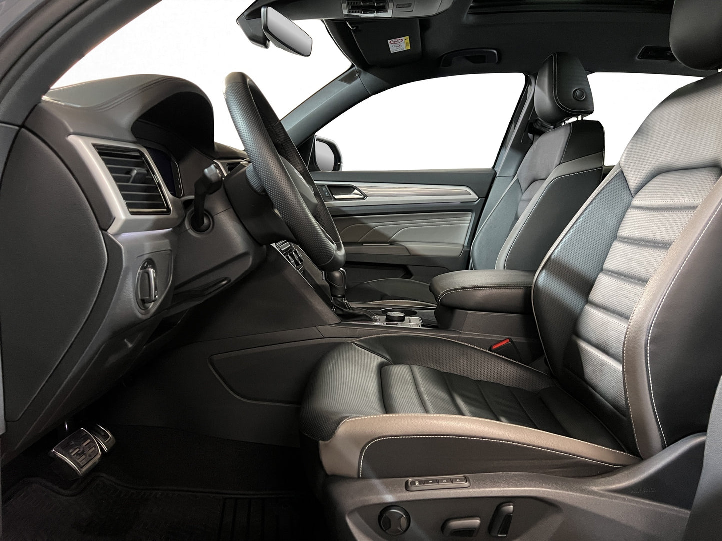 2022 Volkswagen Cross Sport R-Line