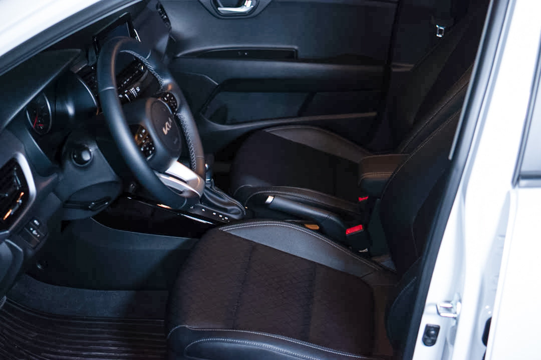 2023 KIA Rio Sedan EX