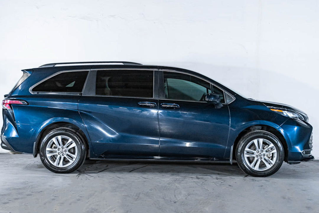 2022 Toyota Sienna XLE Piel Híbrida