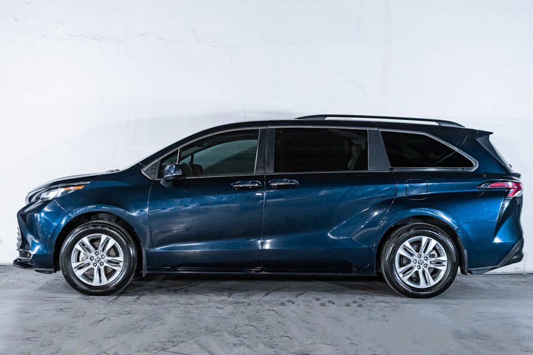 2022 Toyota Sienna XLE Piel Híbrida