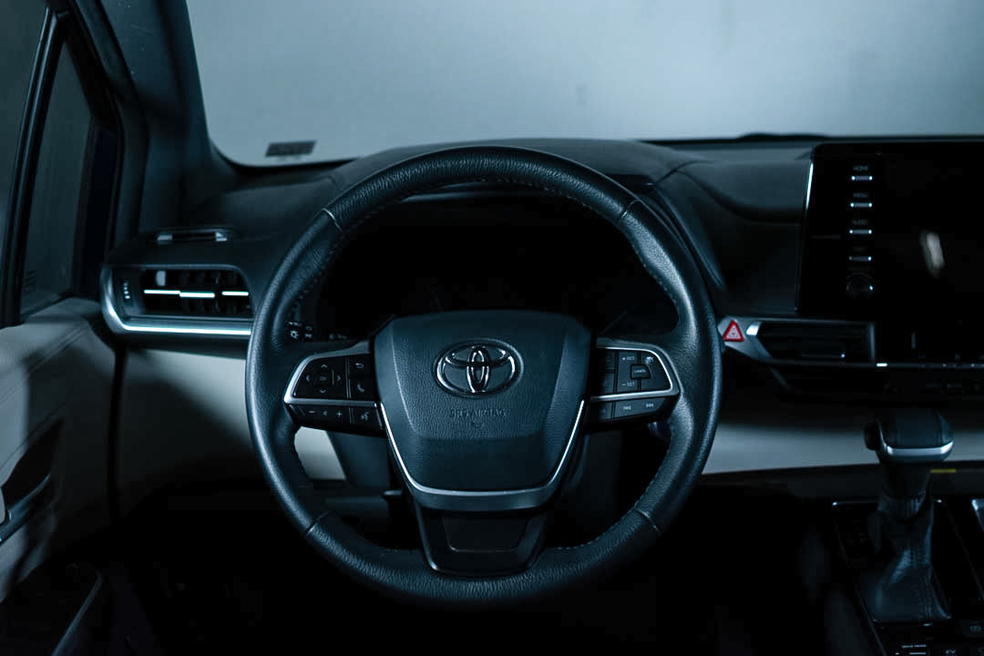 2022 Toyota Sienna XLE Piel Híbrida