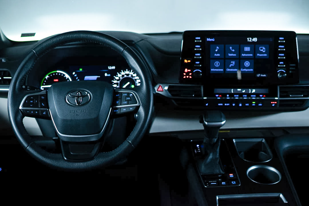 2022 Toyota Sienna XLE Piel Híbrida