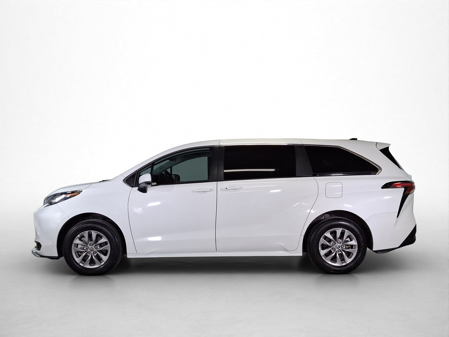 2022 Toyota Sienna LE