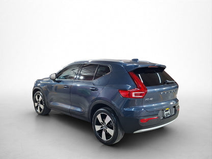 2022 Volvo XC40 Momentum T4