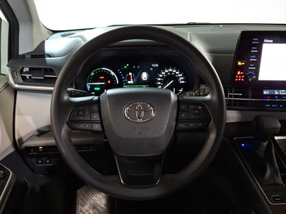 2022 Toyota Sienna LE