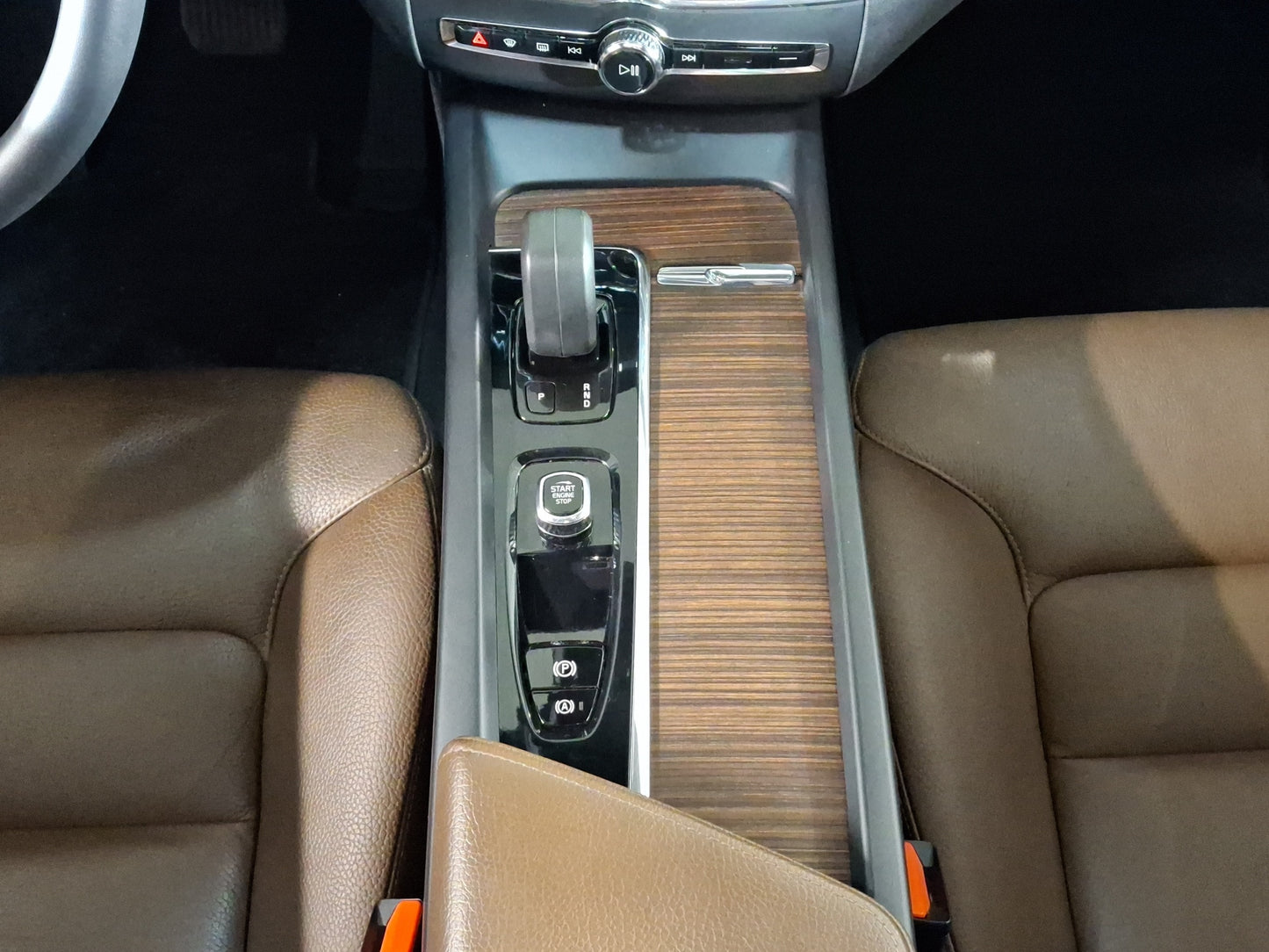 2022 Volvo XC60 Momentum B5 AWD