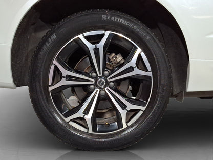 2022 Volvo XC60 Momentum B5 AWD