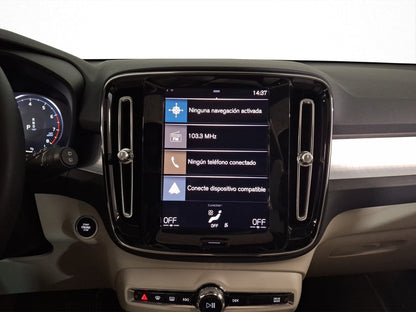 2022 Volvo XC40 Momentum T4