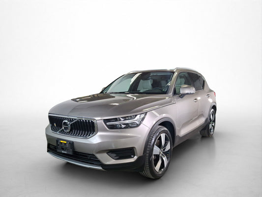 2022 Volvo XC40 Momentum T4