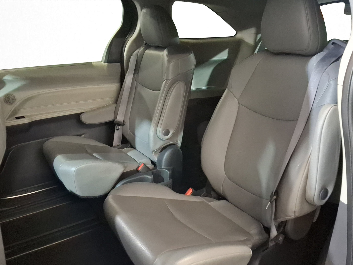 2022 Toyota Sienna XLE Piel Híbrida