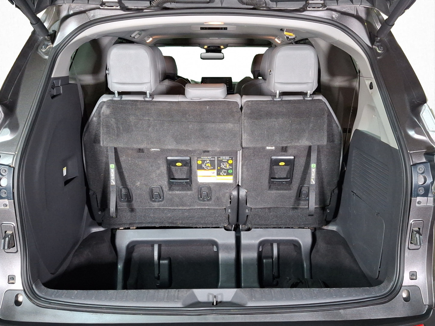2022 Toyota Sienna XLE Piel Híbrida