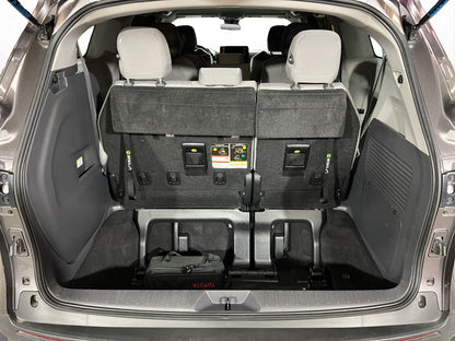 2022 Toyota Sienna LE