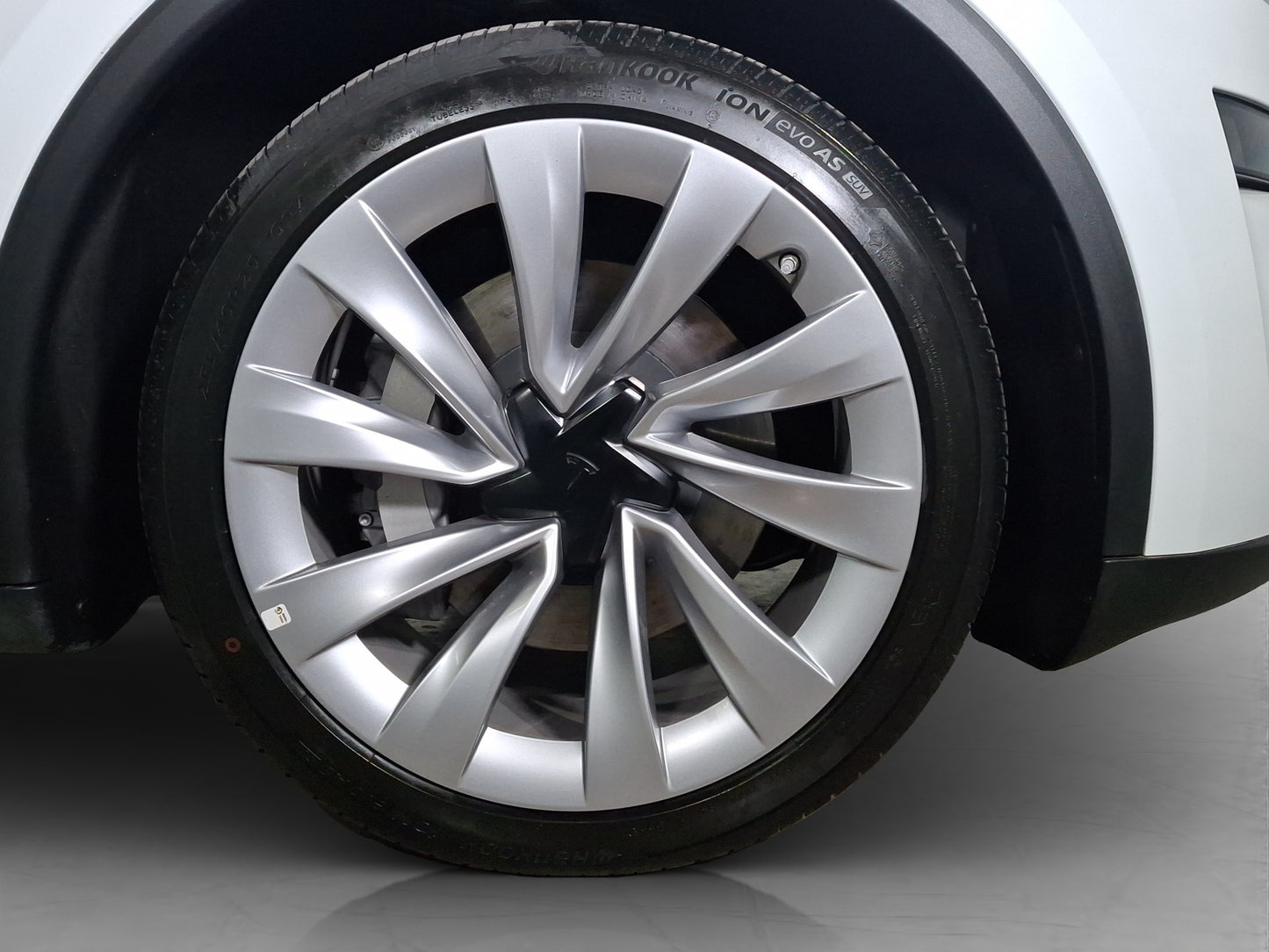 2025 Tesla Model Y Premium