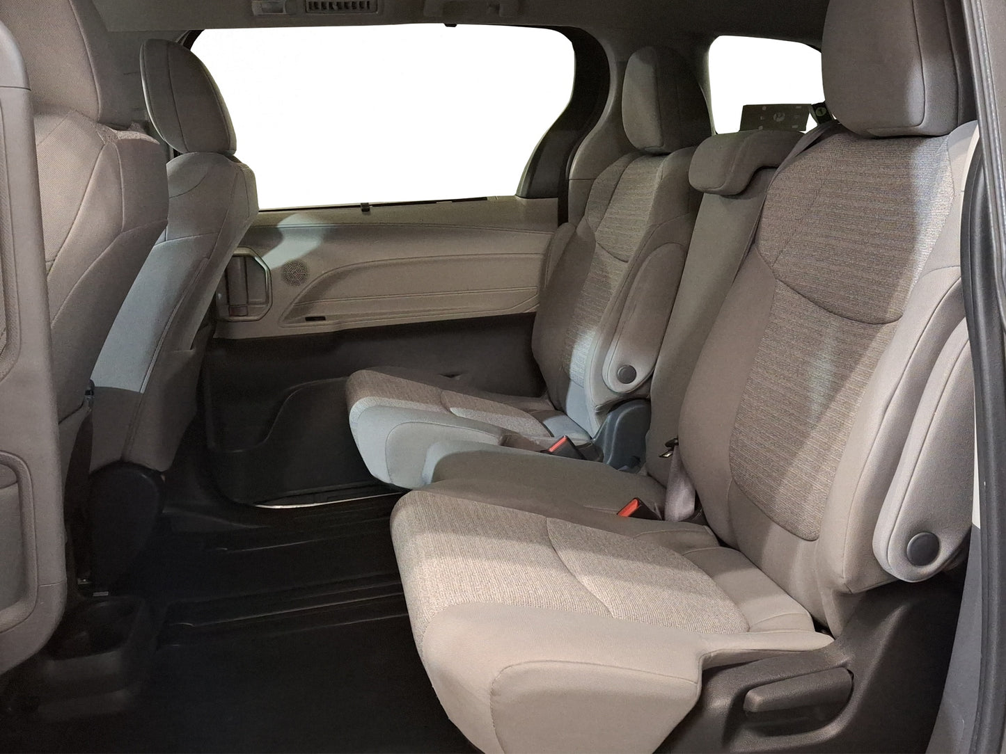 2022 Toyota Sienna LE