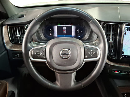 2022 Volvo XC60 Momentum B5 AWD