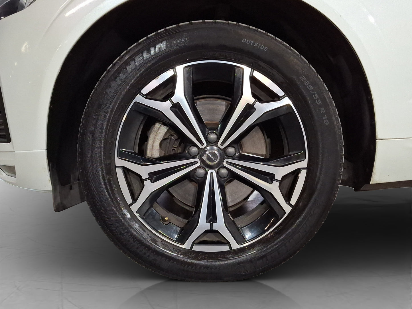 2022 Volvo XC60 Momentum B5 AWD