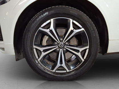 2022 Volvo XC60 Momentum B5 AWD