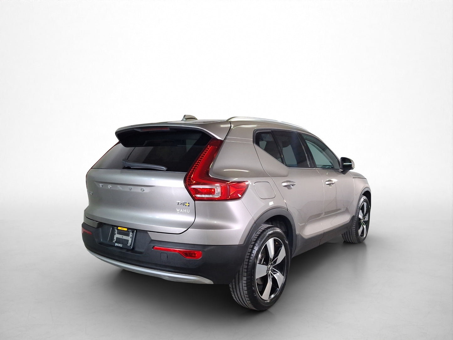 2022 Volvo XC40 Momentum T4