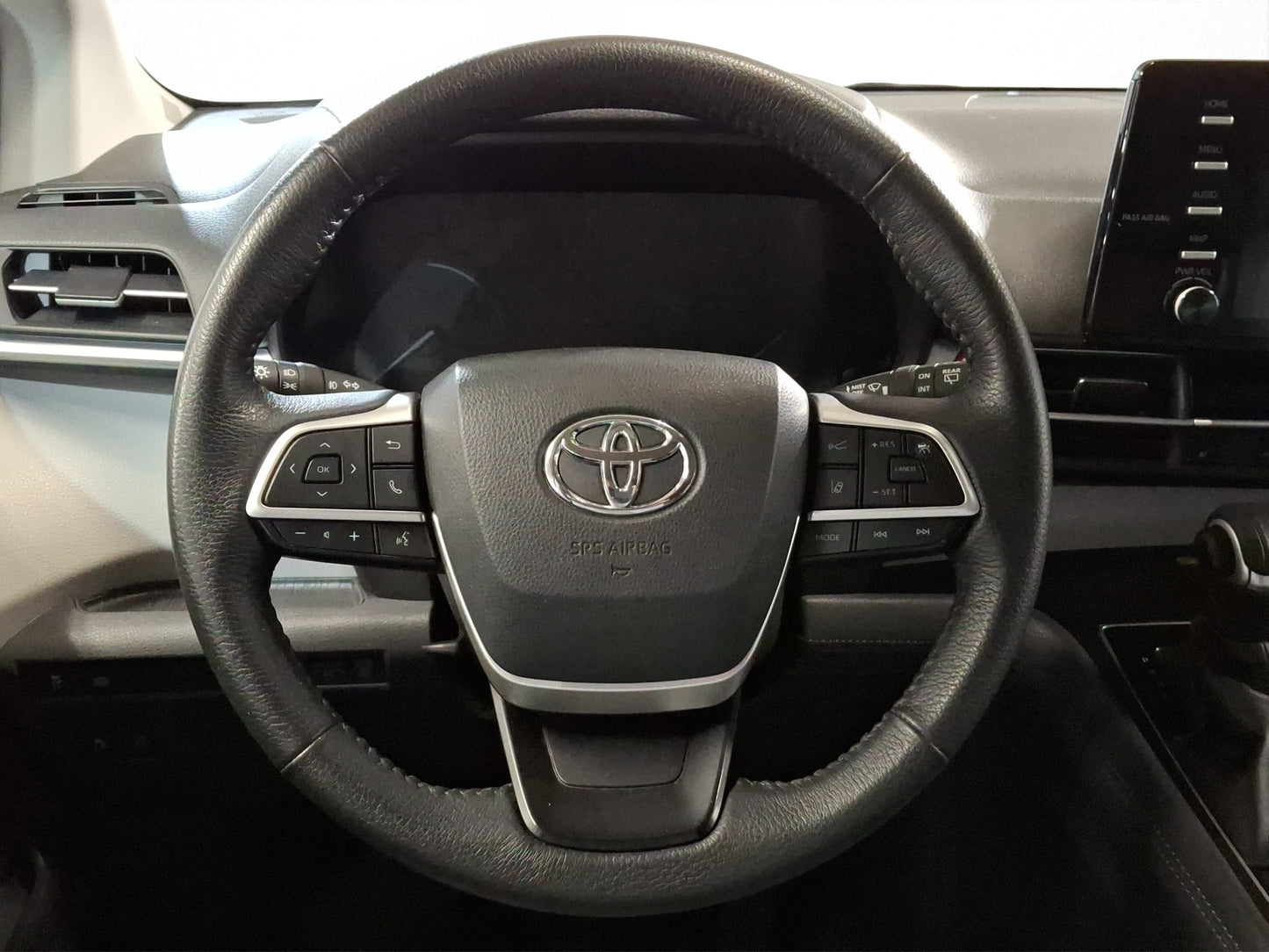 2022 Toyota Sienna XLE Piel Híbrida