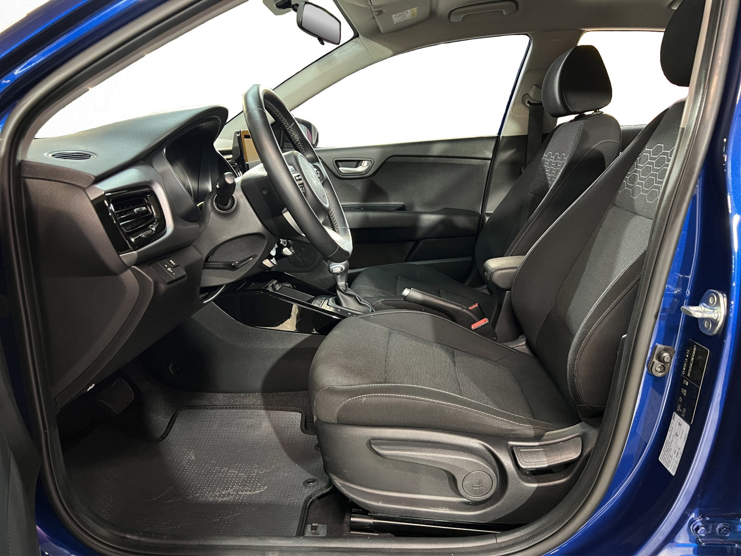 2022 KIA Rio HB EX
