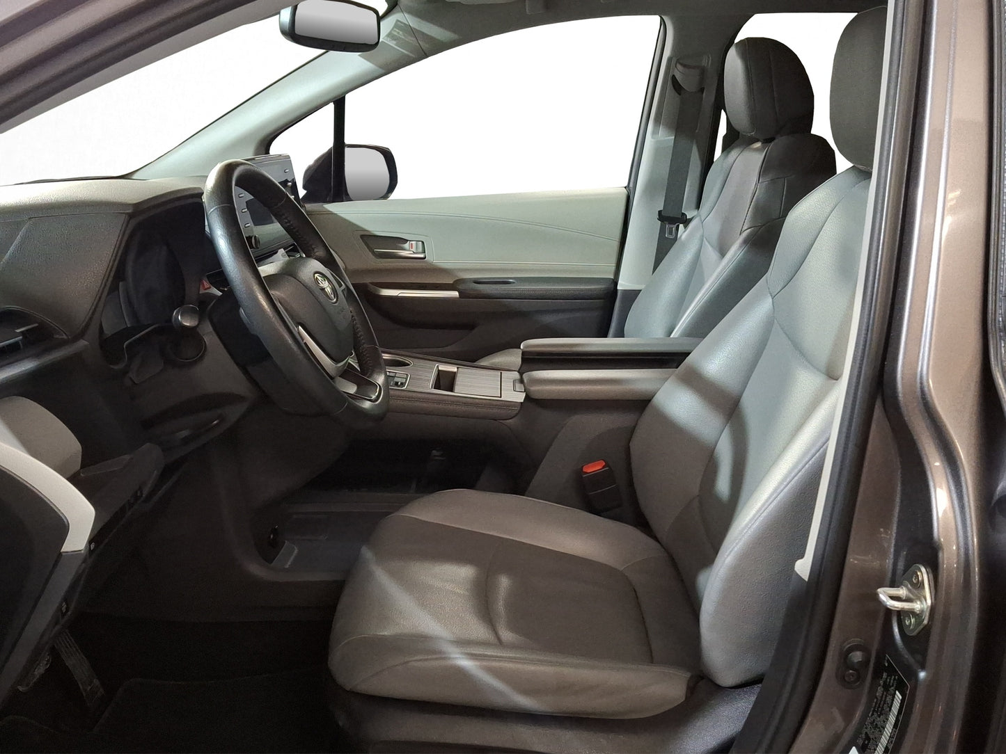 2022 Toyota Sienna XLE Piel Híbrida
