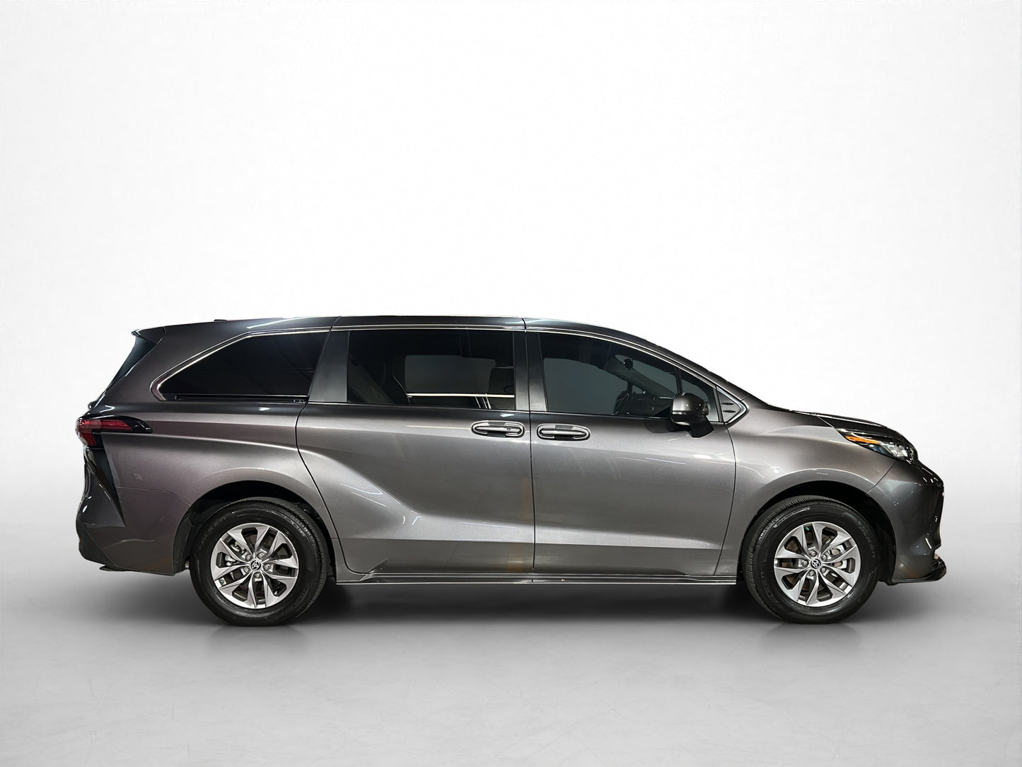 2022 Toyota Sienna LE