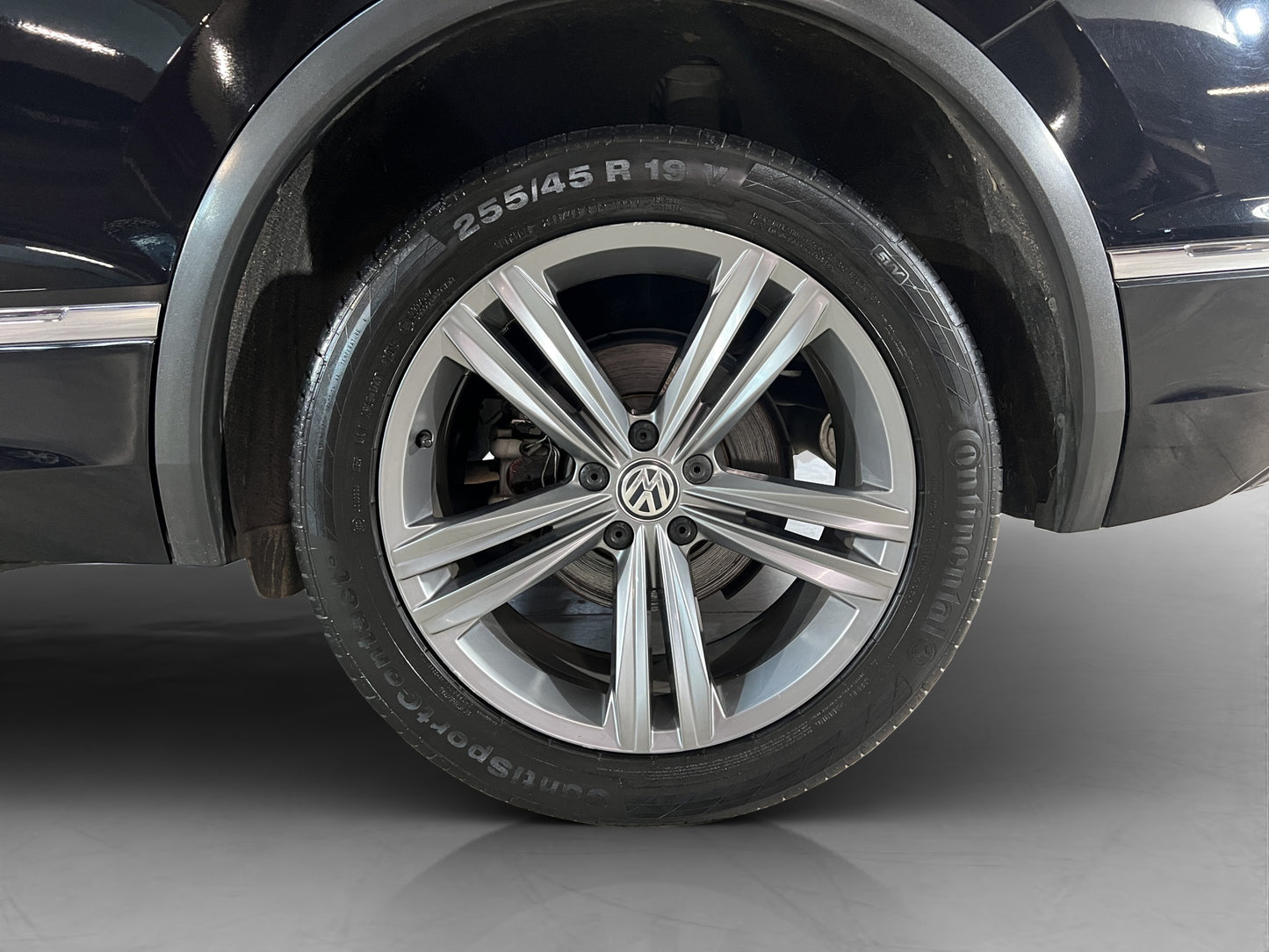 2019 Volkswagen Tiguan R-Line