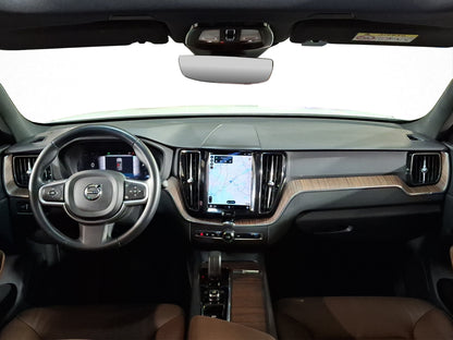 2022 Volvo XC60 Momentum B5 AWD