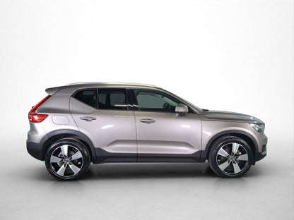 2022 Volvo XC40 Momentum T4