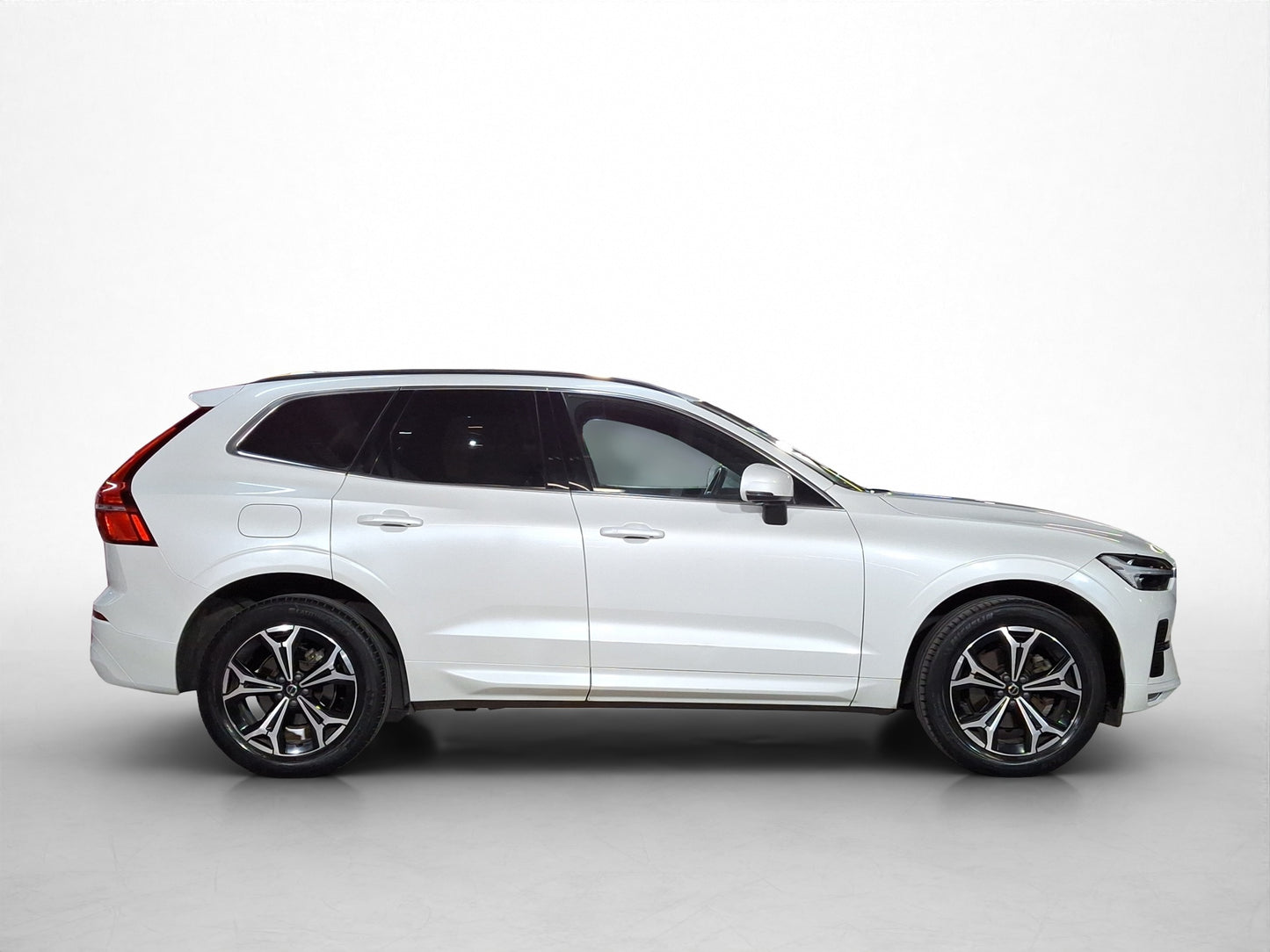 2022 Volvo XC60 Momentum B5 AWD