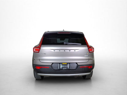 2022 Volvo XC40 Momentum T4