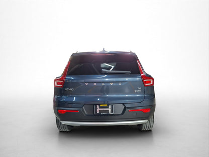 2022 Volvo XC40 Momentum T4