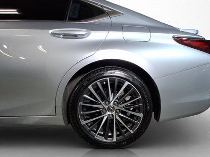 2023 Lexus ES 300H Hibrido