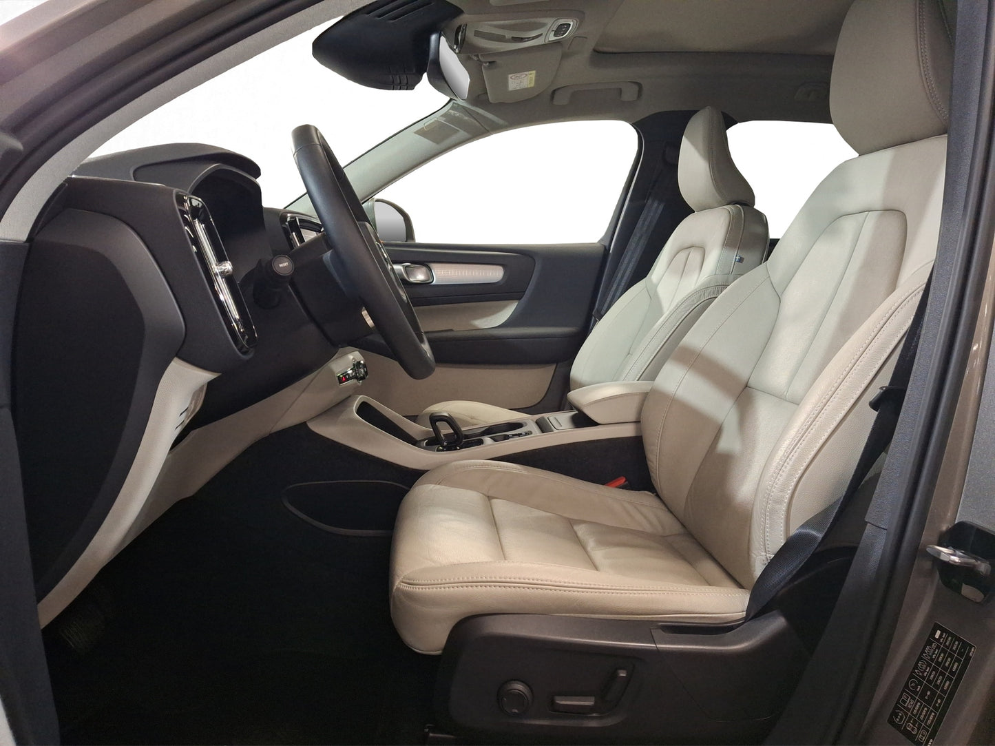 2022 Volvo XC40 Momentum T4