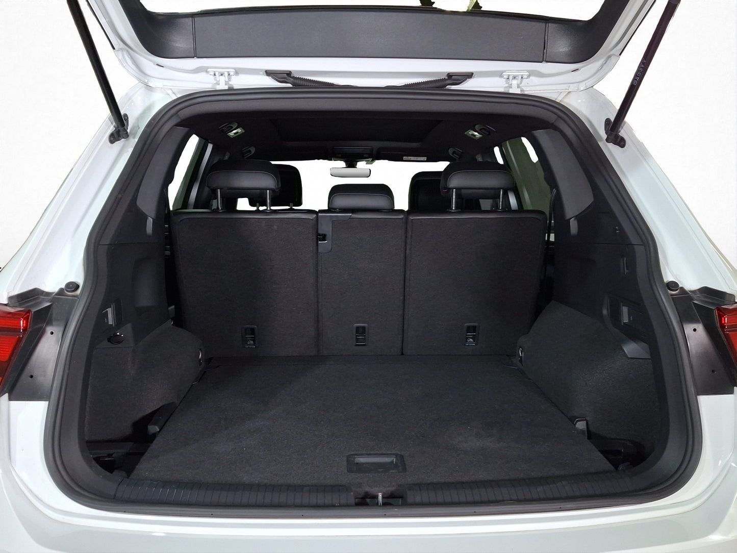 2023 Volkswagen Tiguan R-Line