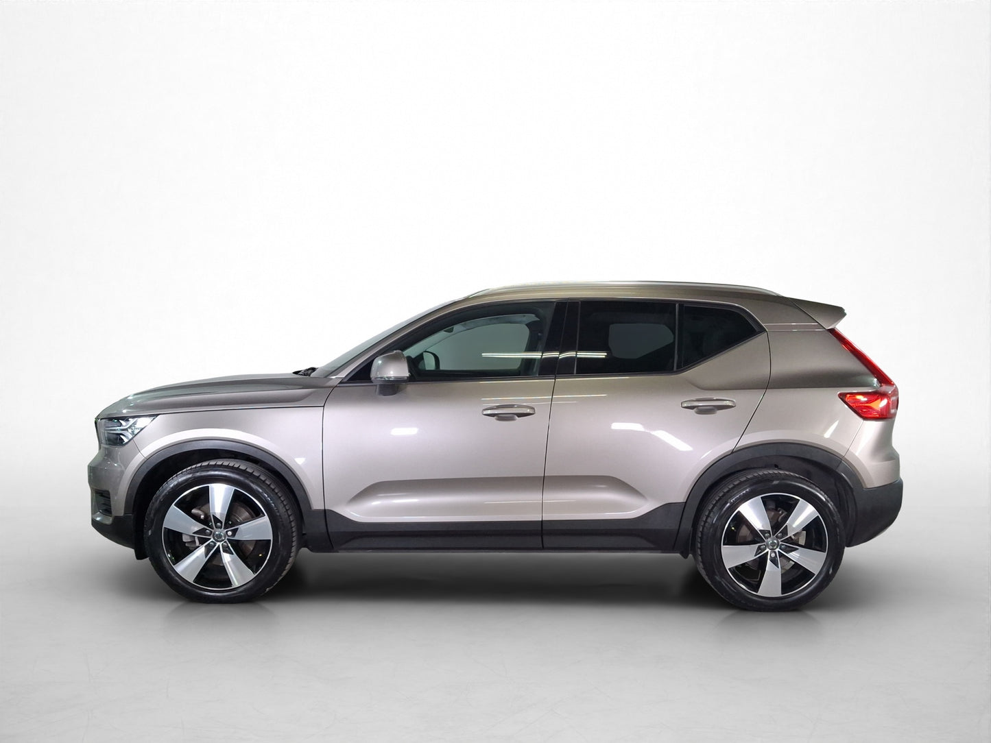 2022 Volvo XC40 Momentum T4