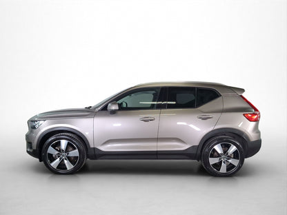 2022 Volvo XC40 Momentum T4