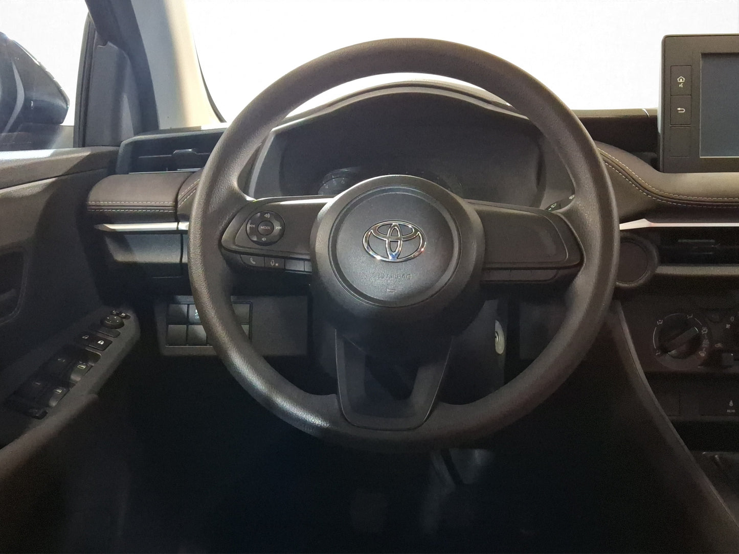 2023 Toyota Yaris Base MT