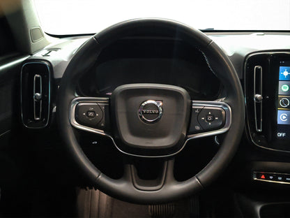 2022 Volvo XC40 Momentum T4