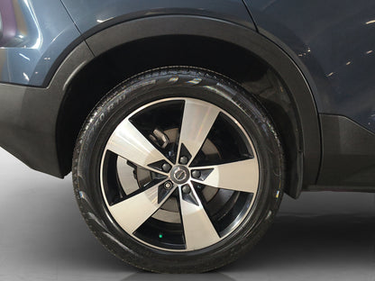2022 Volvo XC40 Momentum T4