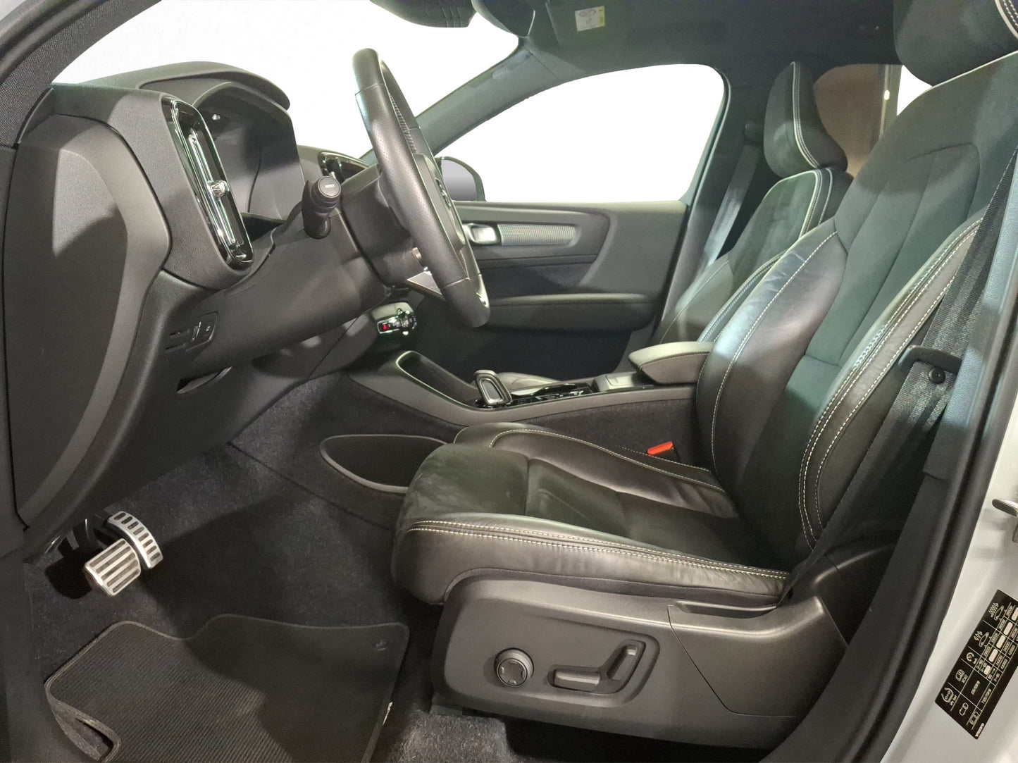 2021 Volvo XC40 R-Design T5 AWD
