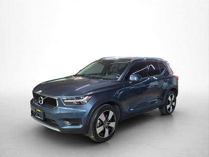 2022 Volvo XC40 Momentum T4