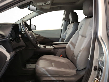 2022 Toyota Sienna XLE Piel Híbrida