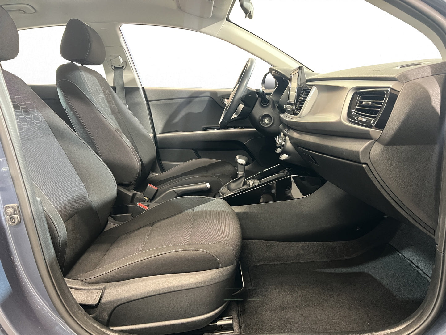 2022 KIA Rio Sedan LX